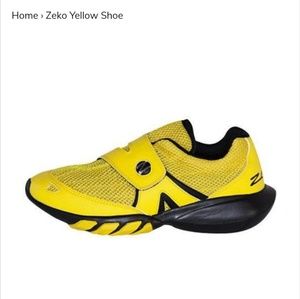 EUC ZEKO BOAT SHOES SIZE 8